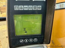 LIEBHERR R924 COMPACT - FULL HYDR - 25.7T - A/C - CE - B...