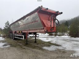  Vest-Trail Red River asphalt semi with a push-off