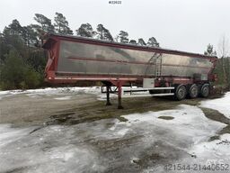  Vest-Trail Red River asphalt semi with a push-off