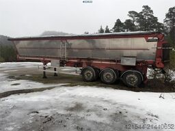  Vest-Trail Red River asphalt semi with a push-off