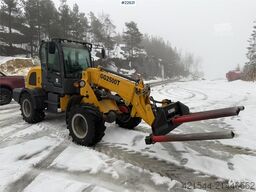 Günter Grossmann Ladowarka GG2500T telehandler with a bucket and l