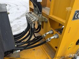 Günter Grossmann Ladowarka GG2500T telehandler with a bucket and l