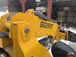 Günter Grossmann Ladowarka GG2500T telehandler with a bucket and l