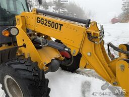 Günter Grossmann Ladowarka GG2500T telehandler with a bucket and l