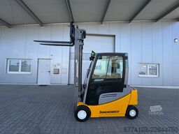 Jungheinrich EFG320 + Ladegerät 3753--EK