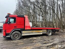 Volvo FM330 recovery truck.