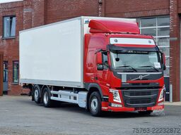 Volvo FM 370 Globetrotter 6x2*4 - Box with sidedoors ...
