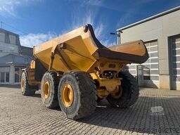 BELL B40D mit Heckklappe