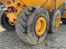 BELL B40D mit Heckklappe