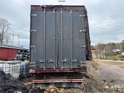 Tyllis wood chip trailer with hydraulic roof.
