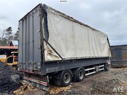 Tyllis wood chip trailer with hydraulic roof.