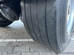 Kässbohrer Maxima XJ2 / Box / Laadklep 2500 kg / Liftas