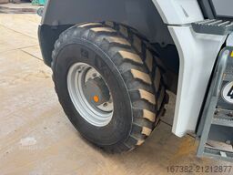 Kramer 8155 / Forks / bucket