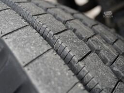 Renault C280 DTI 8 / FASSI crane 5.6T / range 8m