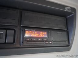 Renault C280 DTI 8 / FASSI crane 5.6T / range 8m