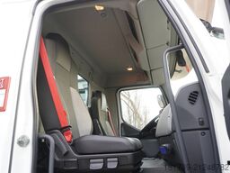 Renault C280 DTI 8 / FASSI crane 5.6T / range 8m