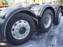 Mercedes-Benz Antos 3240 8×2 / Typhoon L170Z3 crane