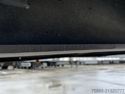 Fruehauf FSR MD4 / Box / Loadlift 2000 kg / Lift axle / ...