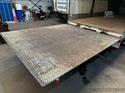 Volvo FM 330 4x2 BOX 7m x 2m48 x 2m75 - 542.000km - E...
