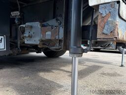 Volvo FM 370 6x2 BOX 8m15 - LIFT + STEERING AXLE - EU...