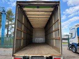 Volvo FM 370 6x2 BOX 8m15 - LIFT + STEERING AXLE - EU...