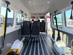 MAN TGE3.140/9Sitzer/lstuhllift-Dholandia/L3H2