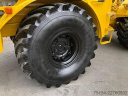 Kirovets K700A V8