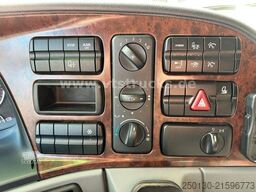 MERCEDES-BENZ Actros 1841 MP3 1.Stock Köstner Viehaufbau