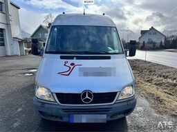 Mercedes-Benz Sprinter 416 CDI Minibus – 17 Seats – 2 Sets of Ti