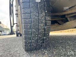 Mercedes-Benz Sprinter 416 CDI Minibus – 17 Seats – 2 Sets of Ti