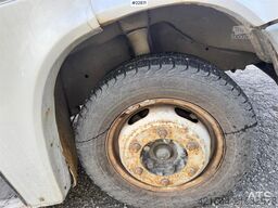 Mercedes-Benz Sprinter 416 CDI Minibus – 17 Seats – 2 Sets of Ti