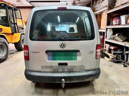 Volkswagen Caddy TDI Van – 2 sets of tires