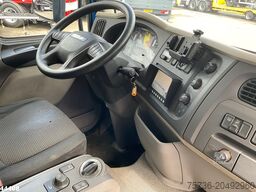 DAF FA LF 250 Euro 6 Autotransporter met laadklep