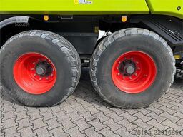 CLAAS Quadrant 5300FC