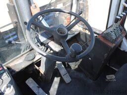 Kalmar DC 13.6-600 empty container handler