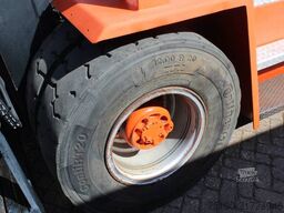 Kalmar DC 13.6-600 empty container handler