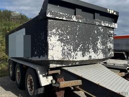 Maur Triple-axle trailer – Requires repairs