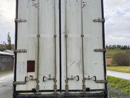 Ekeri Box semi-trailer with aluminium ramps