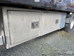 Ekeri Box semi-trailer with aluminium ramps