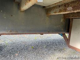 Ekeri Box semi-trailer with aluminium ramps