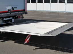 SCHMITZ CARGOBULL SKO SBO 18 / LBW BÄR 2000 kg /ROLLTOR / 3 x ZURR