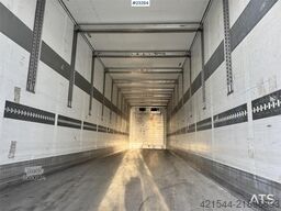 Schmitz box semi-trailer with fridge/freezer unit – load b
