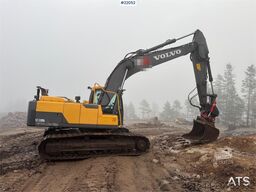 Volvo EC 220 DL w/ rototilt, tooth tray and GPS.