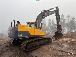 Volvo EC 220 DL w/ rototilt, tooth tray and GPS.