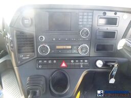 Mercedes-Benz Arocs 3333 6x6 RHD Romaquip gritter