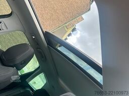 SKODA Karoq 2.0l TDI 85kW DSG * PANO * Navi * Klimaaut