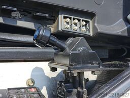 M.A.N. 26.403 F2000 6X4 MANUAL