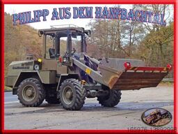 Liebherr L 508 Radlader mit Schafel und Gabeln