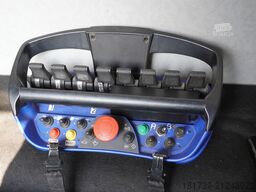 Mercedes-Benz Antos 3240 8×2 / Typhoon L170Z3 crane