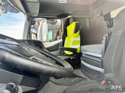 Renault T460 tractor unit